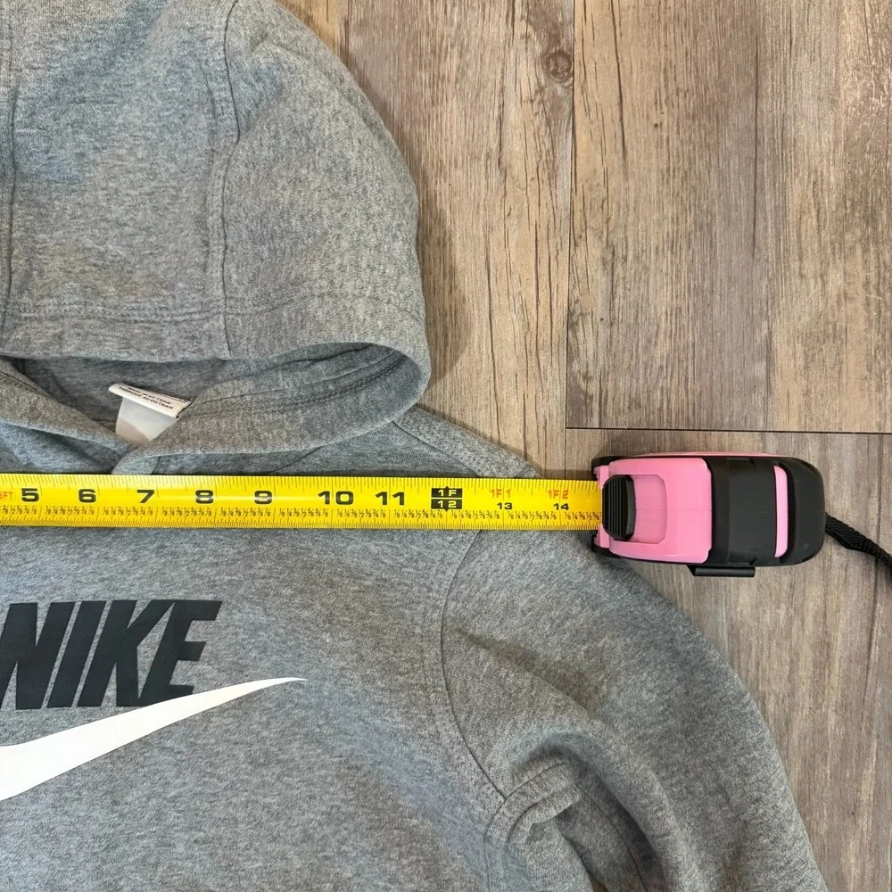 Nike Sportswear Club Hoodie Kids Small Gray Fleece Logo Running‎ Jumping Warmth